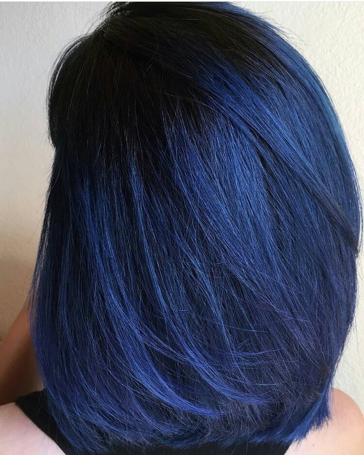 La coloration cheveux bleu nuit c’est pour qui