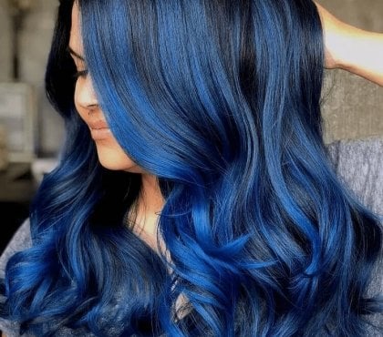 Réussir un look unique et impressionnant avec la coloration bleu nuit