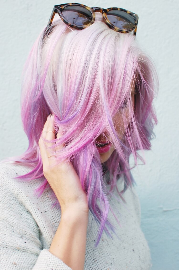 balayage renversé cheveux platine rose pastel