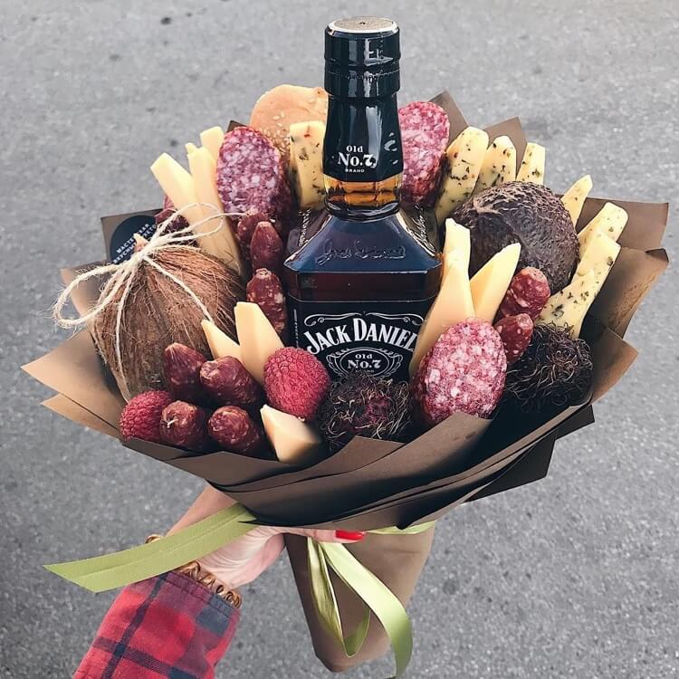 bouquet charcuterie fromage alcool fruits idee cadeau homme