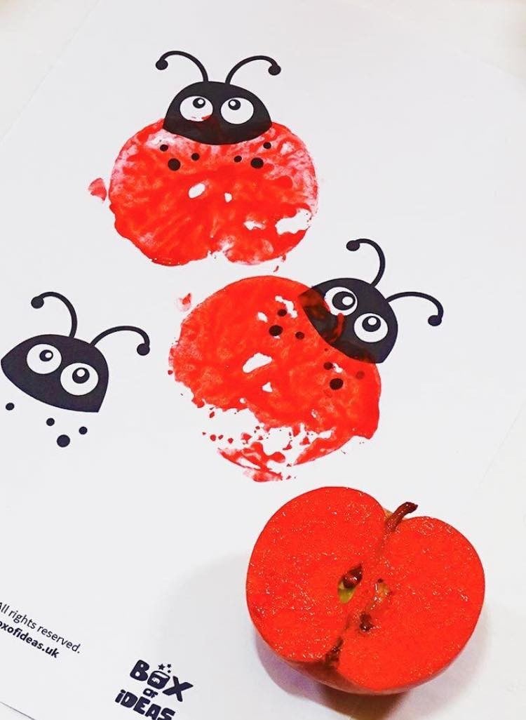 bricolage coccinelle impression pommes peinture rouge