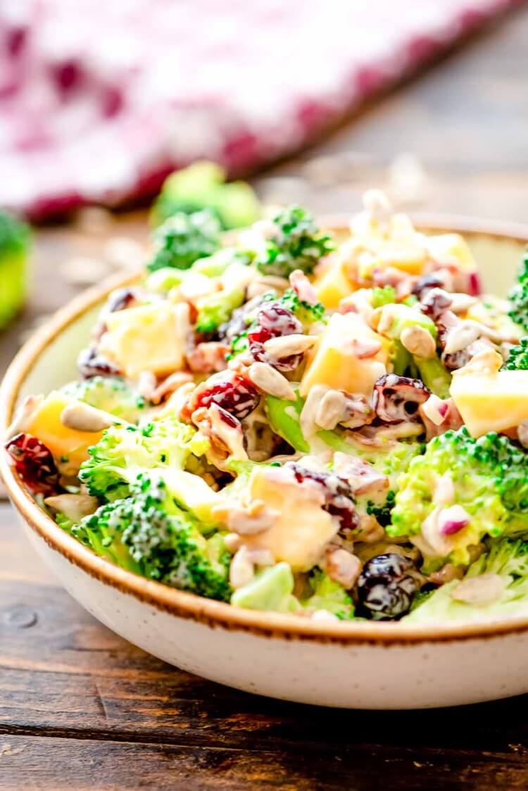brocolis salade canneberges grains tournesol vinaigrette