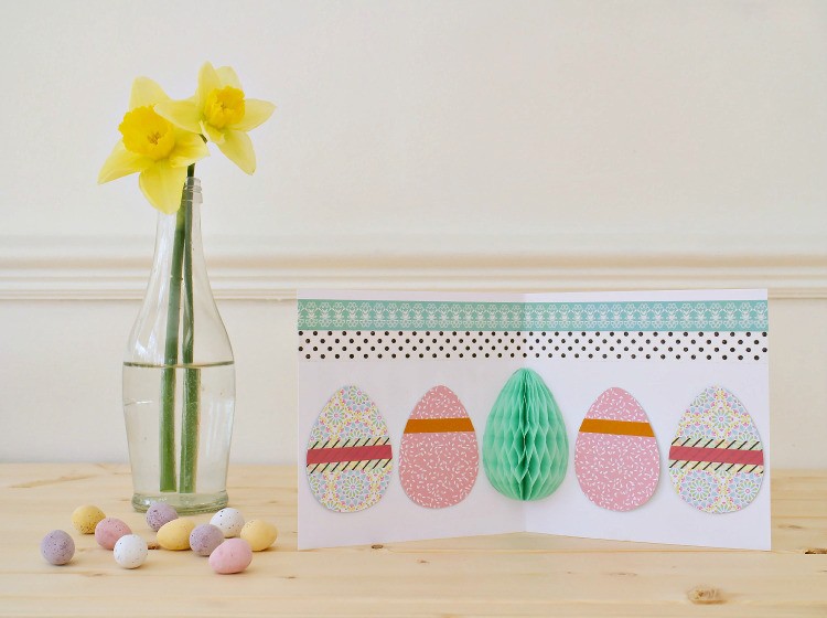 carte de printemps oeufs de pâques à fabriquer soi même papier alvéolé washi tape
