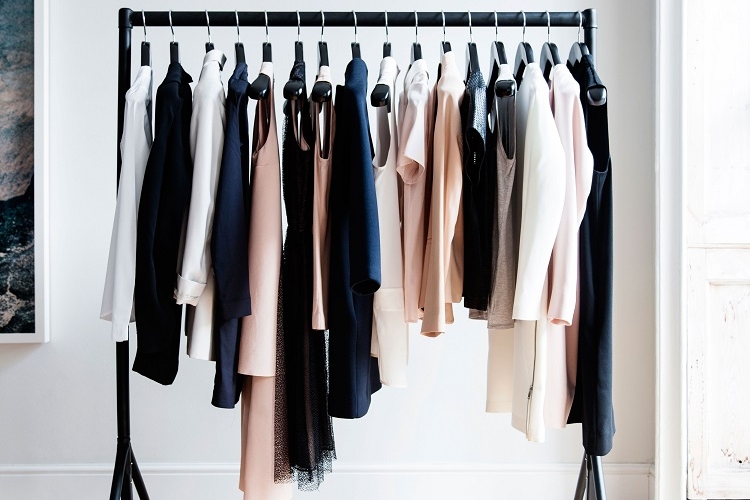 combien de vêtements pour une garde robe capsule minimaliste réussie