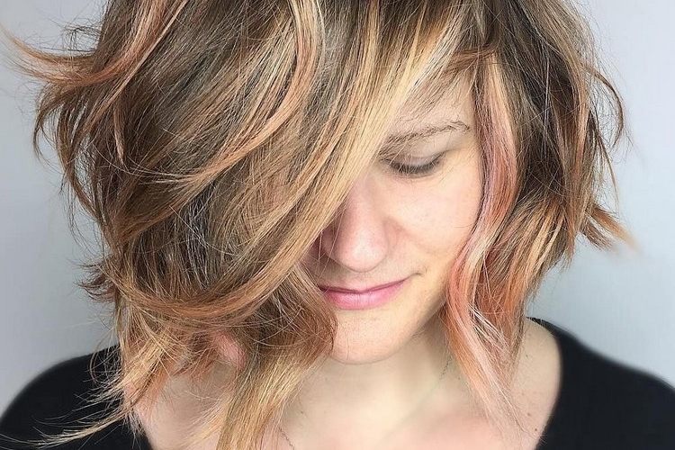 Laisser pousser ses cheveux bob : transition court-long sans heurt