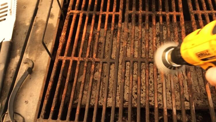 comment nettoyer une grille de barbecue rouillée utiliser produit antirouille commercial