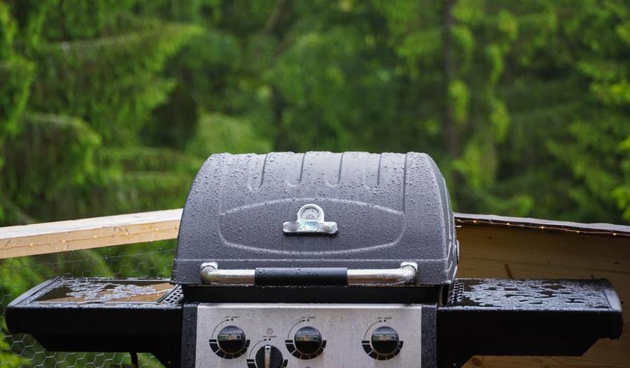 couvrir le barbecue pour éviter la rouille