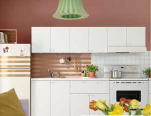 decoration frigo ruban adhesif dore cuisine blanche