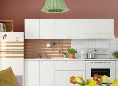 decoration frigo ruban adhesif dore cuisine blanche