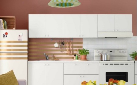 decoration frigo ruban adhesif dore cuisine blanche