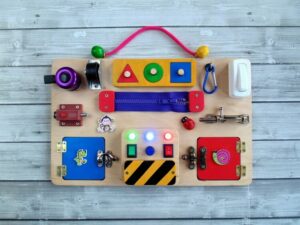 diy tableau de jeux bébé garçon