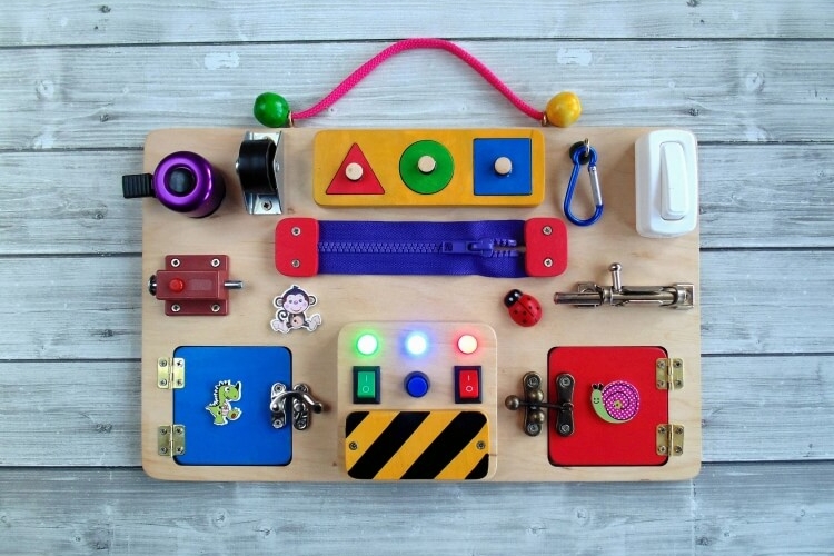 diy tableau de jeux bébé garçon