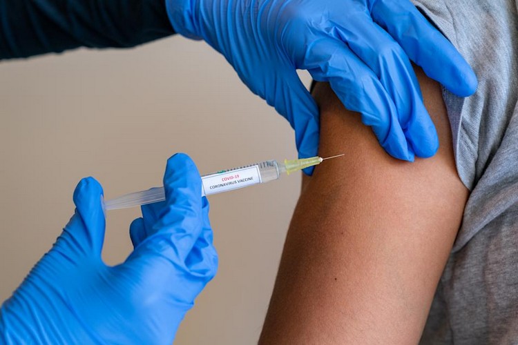 effets secondaires vaccin astrazeneca lien thrombose veineuse