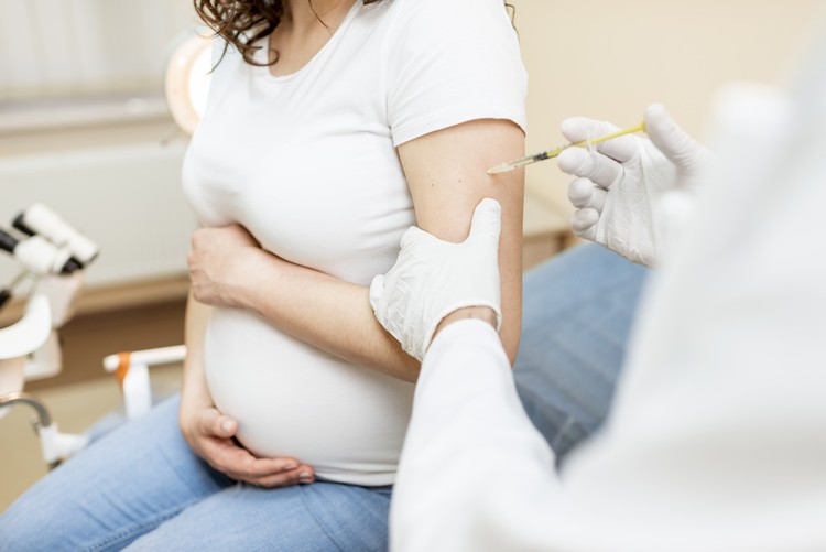 femmes enceintes vaccination prioritaire à partir du deuxième trimestre nouvelles recommandations coronavirus
