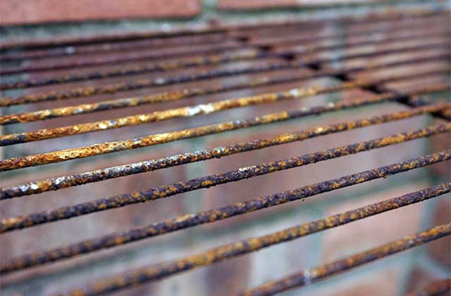 grille de barbecue rouillée