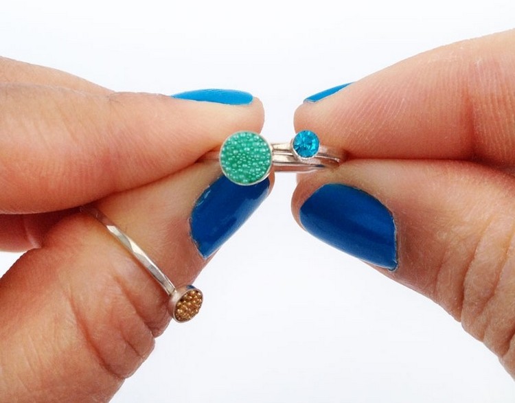 idée bijoux fantaisie bagues vierges à décorer microbilles