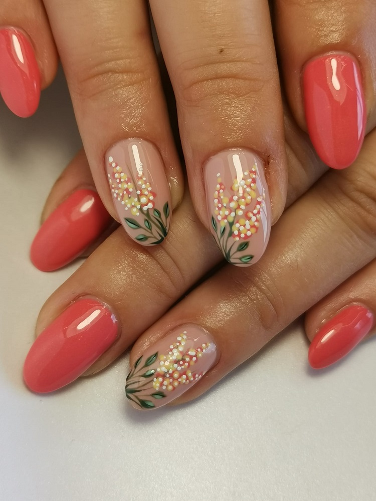 nail art fleur délicat et super féminin en couleur coral