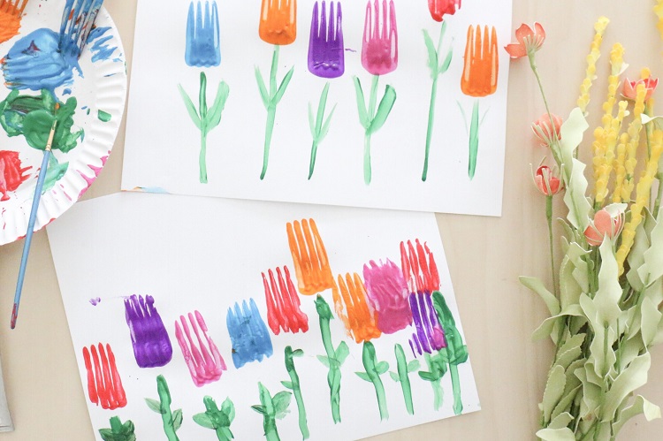peinture printemps maternelle fleurs emprientes fourchettes objets ménagers