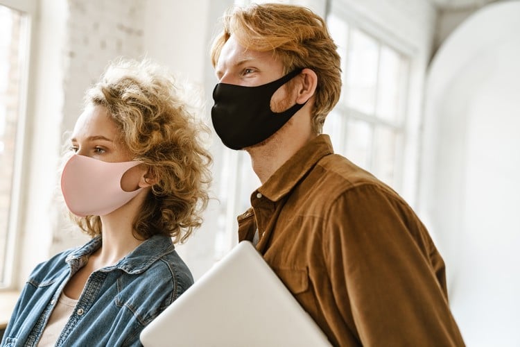 port du masque de protection coronavirus effets bénéfiques symptomes asthme sévère étude israélienne apaiser allergie bloquer les pollens