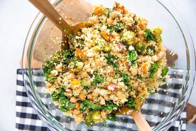 salade brocolis cuits quinoa patate douce pois chiches