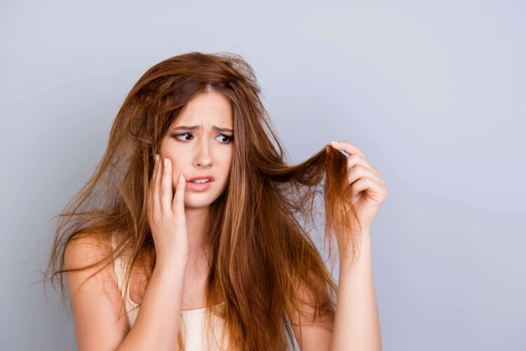 symptômes carence en fer cheveux cassants et abîmés