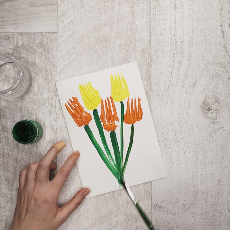 tulipes emprientes fourchettes peinture printemps maternelle objets ménagers
