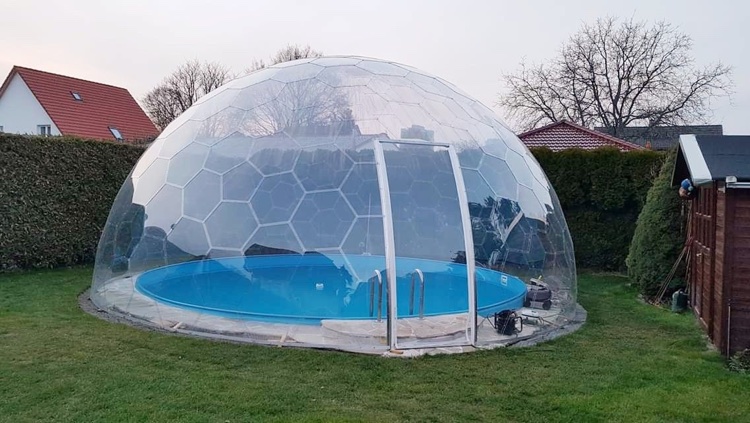 abri de piscine gonflable dôme alvéolé design original