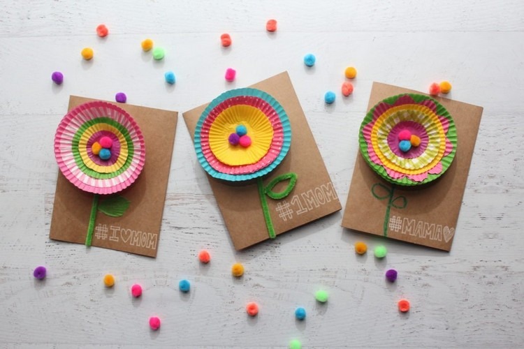 carte de fête des mères utiliser pompons colorés décoration