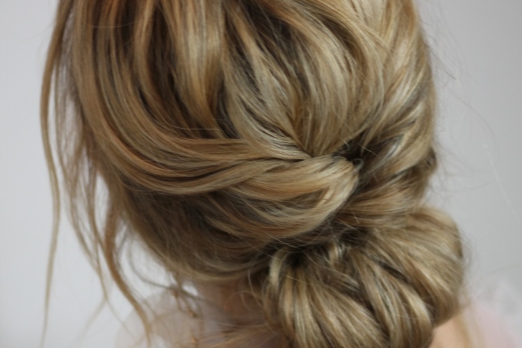 Chignon bohème chic : 20+ looks de soirée et de mariage