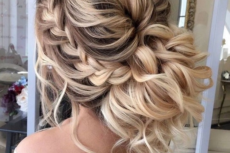 Chignon bohème chic : 20+ looks de soirée et de mariage