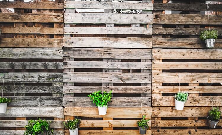 brisevue en palette de bois profitez de votre jardin en