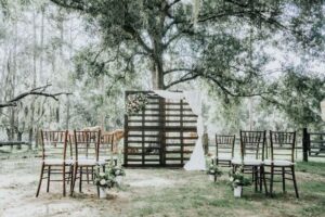 décoration de mariage champêtre avec palettes de bois échange de voeux
