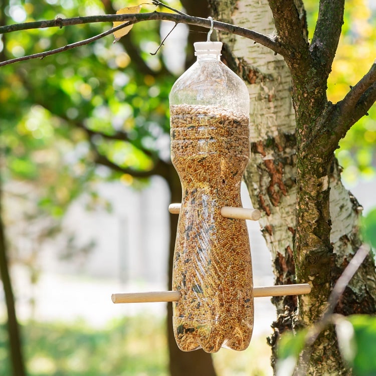fabriquer mangeoire oiseaux bouteille plastique bricolage