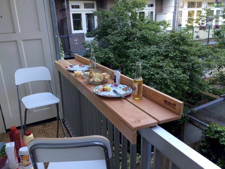 fabriquer une table pour balcon bar palette table pliante suspendue