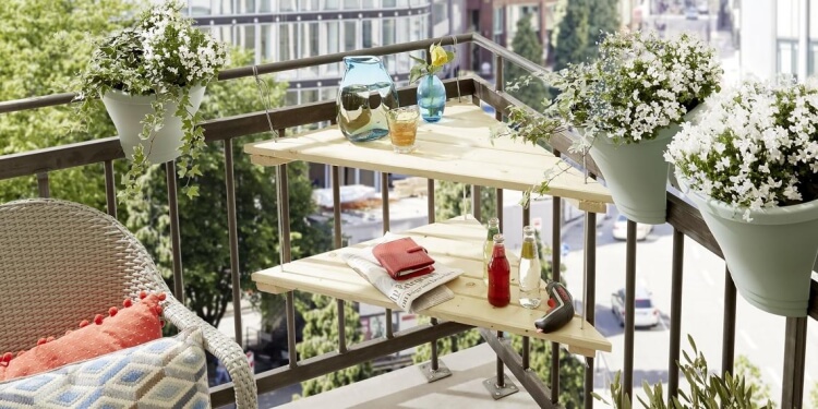 fabriquer une table pour balcon bricolage table accrocher balcon