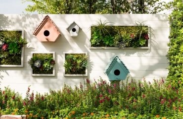 idées déco jardin avec palettes bois tableau végétal nichoir oiseaux