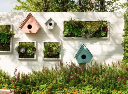 idées déco jardin avec palettes bois tableau végétal nichoir oiseaux