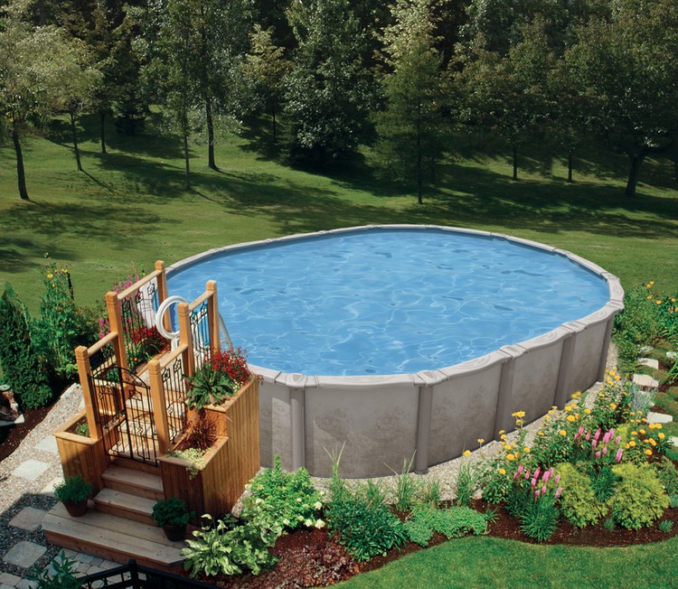 idée aménagement paysager autour piscine hors sol ovale plantes fleurs