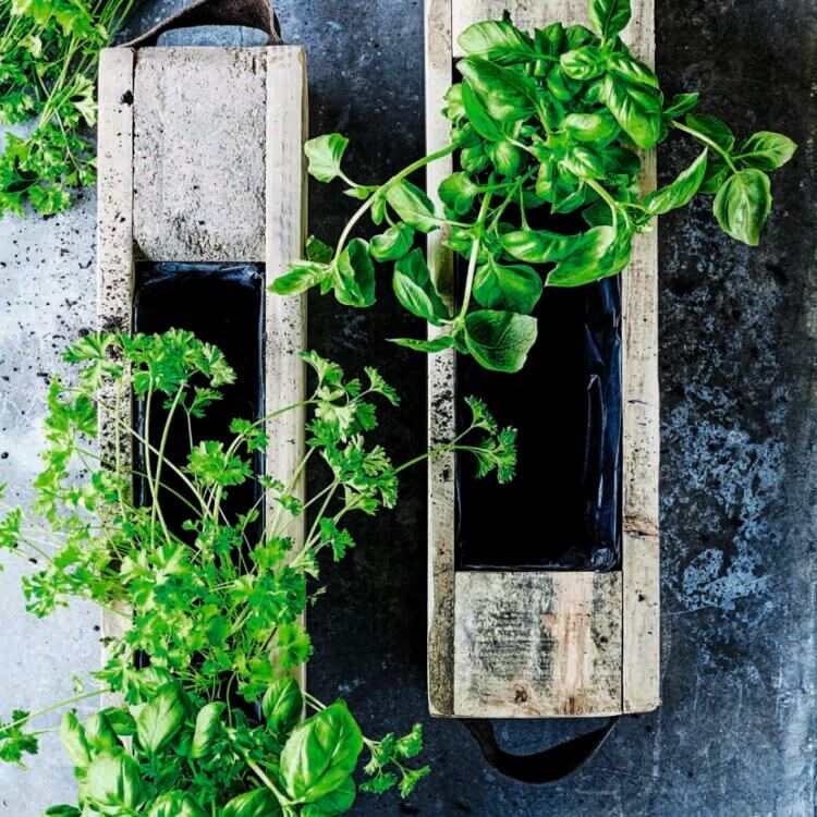 jardinières en bois de palette DIY pour herbes aromatiques