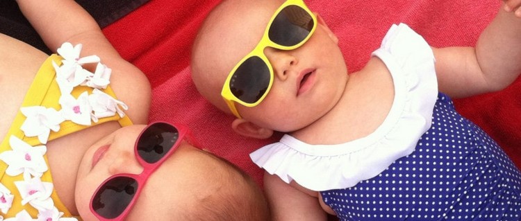 Lunettes de soleil bébé : à quel âge et comment les choisir ?