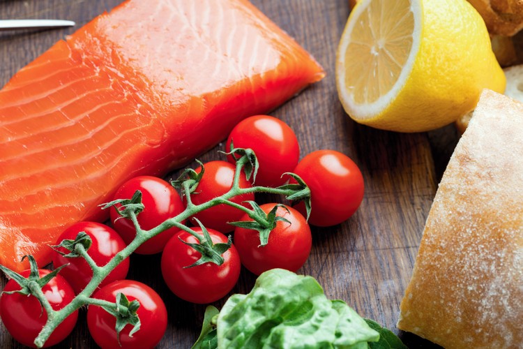 Lawan makanan kecemasan dengan makan salmon omega-3 untuk meningkatkan kesehatan otak