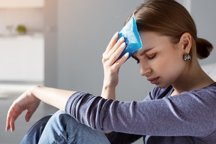 migraine ophtalmique facteurs déclencheurs maux de tete violents aura visuelle vision perturbée