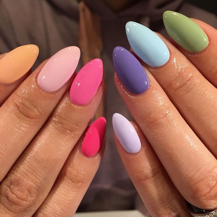 rainbow nails manucure multicolore ongles arc en ciel tendance nail art été 2021