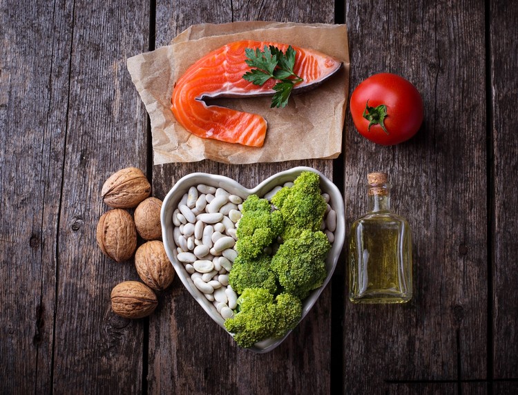 taux de cholestérol élevé comment réduire astuces moyens naturels alimentation saine avis d'experts santé cardiaque