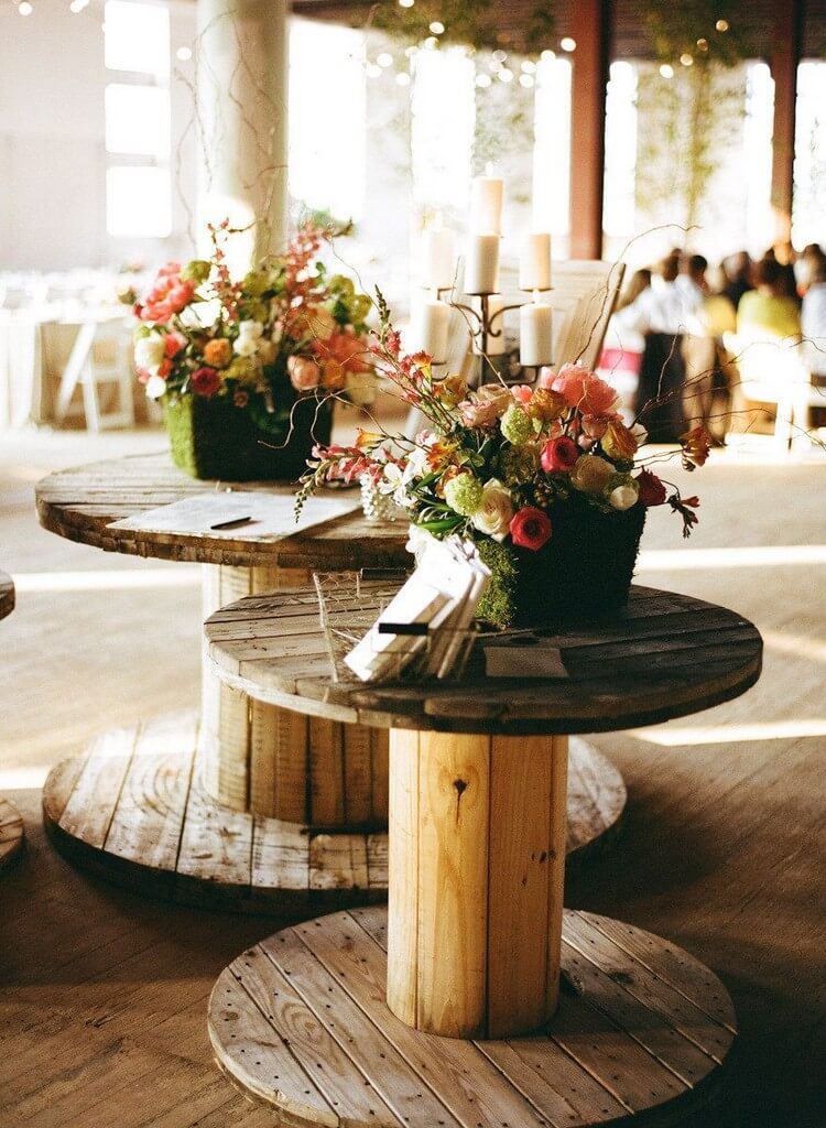 tourets bois tables décoration fleurie mariage champetre