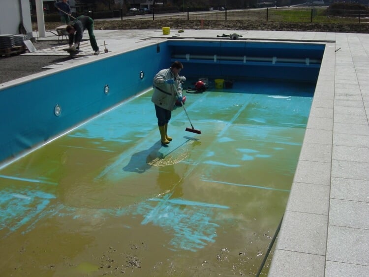 traitement eau de piscine verte infestation algues importante