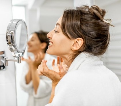 vieillissement de la peau facteurs quotidiens dermatologue Ava Shamban comment prévenir trucs et astuces