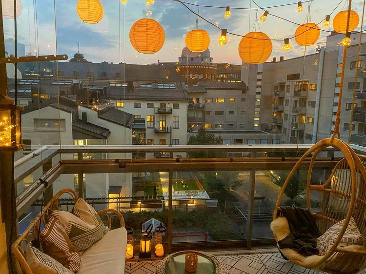 Comment décorer votre balcon avec une guirlande lumineuse et pourquoi