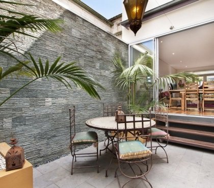 aménagement cour intérieure esprit espagne patio maison contemporaine