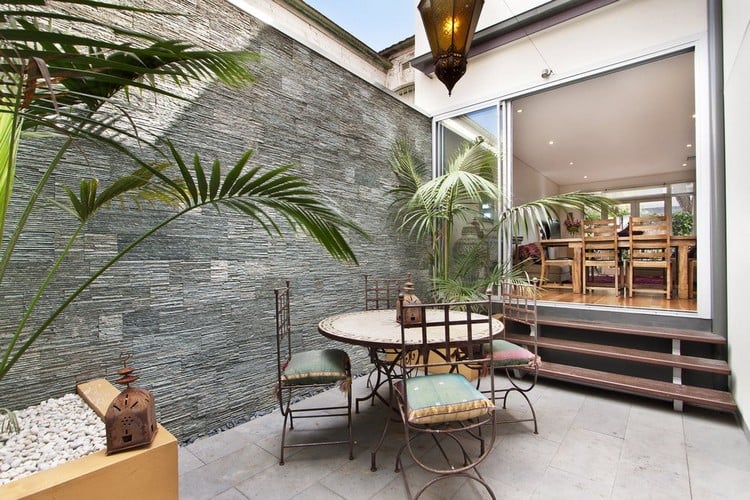 aménagement cour intérieure esprit espagne patio maison contemporaine